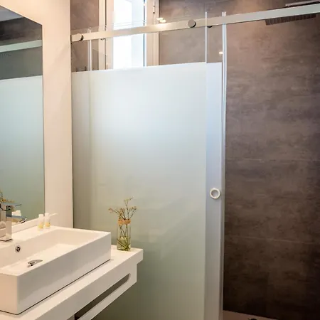 Els Pins & - Emar Otel